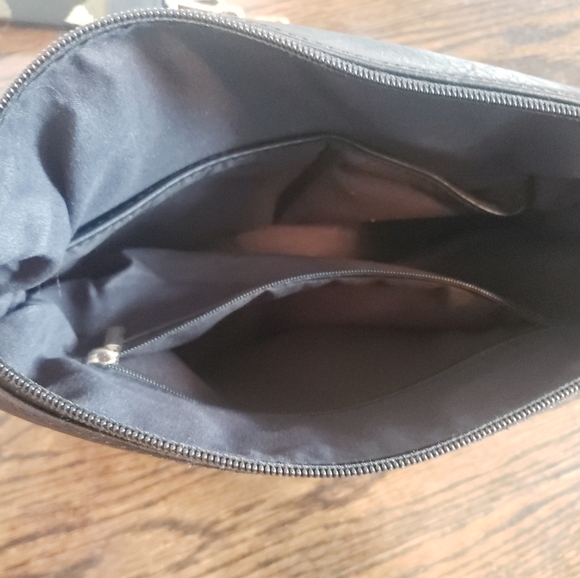 NEW AHDORNED VEGAN LEATHER BLACK HOBO TOTE w/ CAMO STRAP GOLD 2 in 1 - Picture 5 of 9